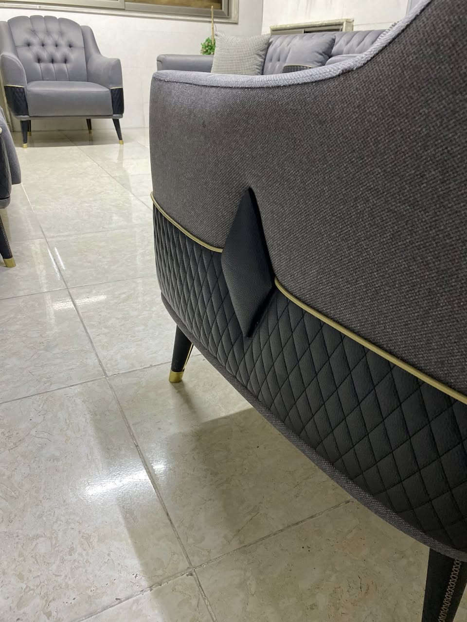 تخم تركي 7  نفرات  ماركه موديل كلش راقي  نضيف جدا  مقاعد بولستر  قماش كتان   خشب زان + حديد ميزه السرير ضهر قلاب   عنوان اربيل فرمان بران للتواصل م اسنجر واتساب ***********
