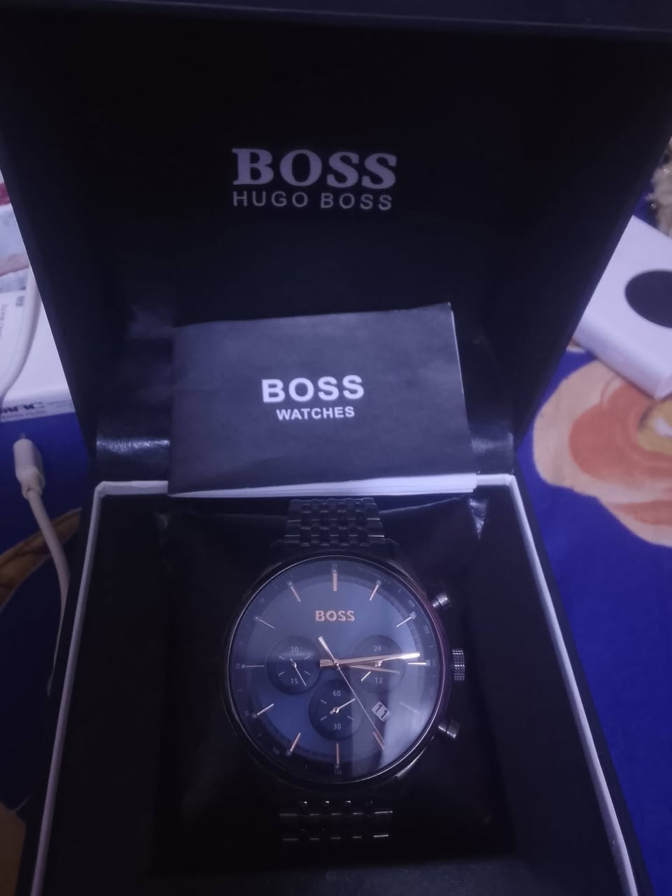 للبيع ساعة Hugo Boss رجالي تقليد درجة اولى 🔥

- موديل كرونو 3 عدادات شغالات 100%
- اللون: ستيل سلفر × وجه ازرق غامق × لمسات روز كولد
- الحالة: جديدة بالكامل بالبوكس والكتيب
- الضمان: دولي سنتين
- الفيديو يبين عمل الكرونو موجود

السعر: 130 الف وبيها مجال 
المكان: الديوانية - الحمزة الشرقي

للتواصل واتساب: ***********
