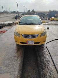 بي واي دي جي ثري • واسط