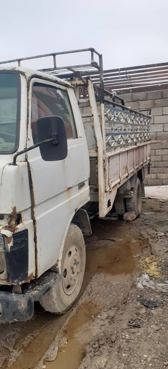 بسم الله الرحمن الرحيم
سلام عليكم 
سيار دانيا للبيع 
رقم بغداد صدامي
مكينه بانزين 
سنويه ساقطه 

للستفساره ***********
