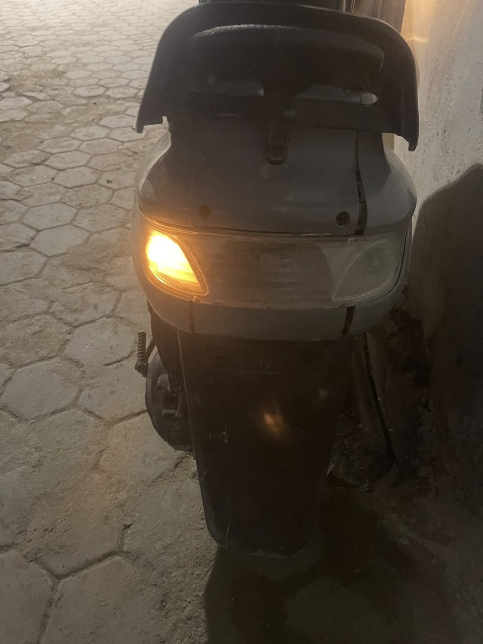 السلام عليكم دراجه فراشه فحل للبيع سرعه 140دراجه محرك ناعم وحلو وشرط نكره سلف او هندر كهربائيات كله شغاله ومابيه شي ميشتغل الدراجه كله شغاله سلف هندر اشاير هورن لايت بك لايت عداد سرعه عداد بانزين بريكات وره كدام جك نص جك صفح الدراجه كله كامله كل نقص مابيه ابد شلعه. معدل وشرط ادك معدل  فوك ل100 دراجه حلوه ونضيفه السعر 500وبيه مجال للشراي ولمو شراي ليراسل وليكسر بسعره يرحم والديك وهاذا رقمي *********** مكاني نجف حي الانصار والشراي خاص او يتصل اني خادم
