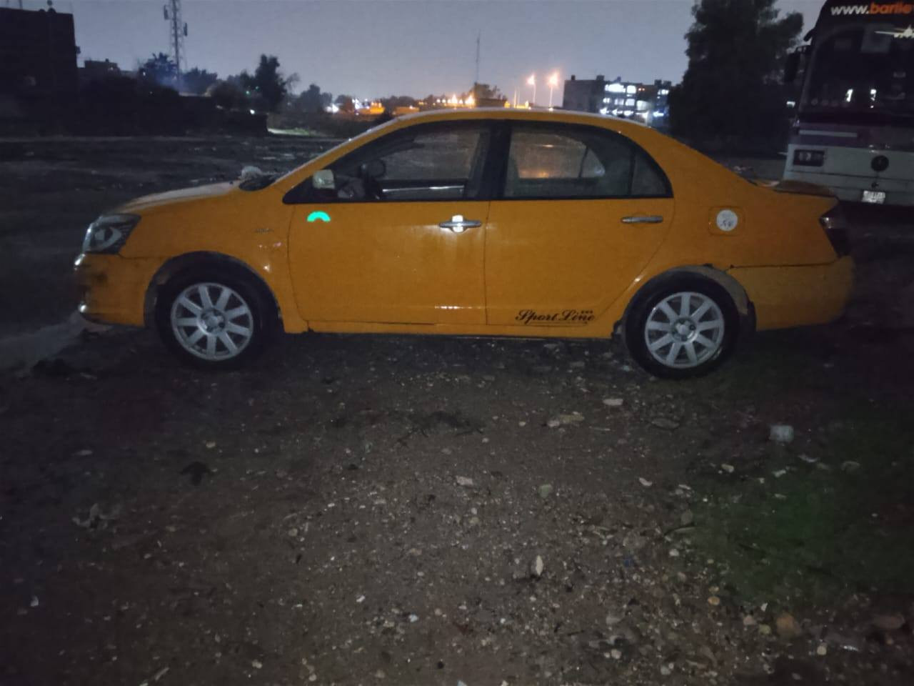 السلام عليكم أم كي للبيع سياره بلا ضرر بس بيها قطع ناريه واكفه حالين ماصلحتها موديل الفين 13 مكينا معمره جديد كابون مامسجل شرط وكاله وتحويل السعر 30 و بيها مجال قليل مكان سيار شقق الخضراء ***********
