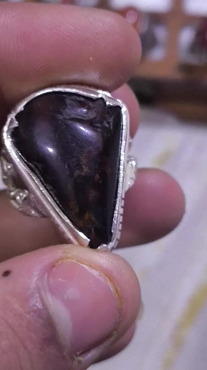 خامه دلوه قديمه مامشكوله من العقيق اليماني الاحمر الدموي قريب للشفه 

قطعه قديمه غير مزوره 

السعر ١٥٠ الف 
يوجد توصيل


**إذا كنت صاحب هذا الإعلان وتريد حذفه لأي سبب، رجاءا أرسل رسالة إلى الدعم الفني**