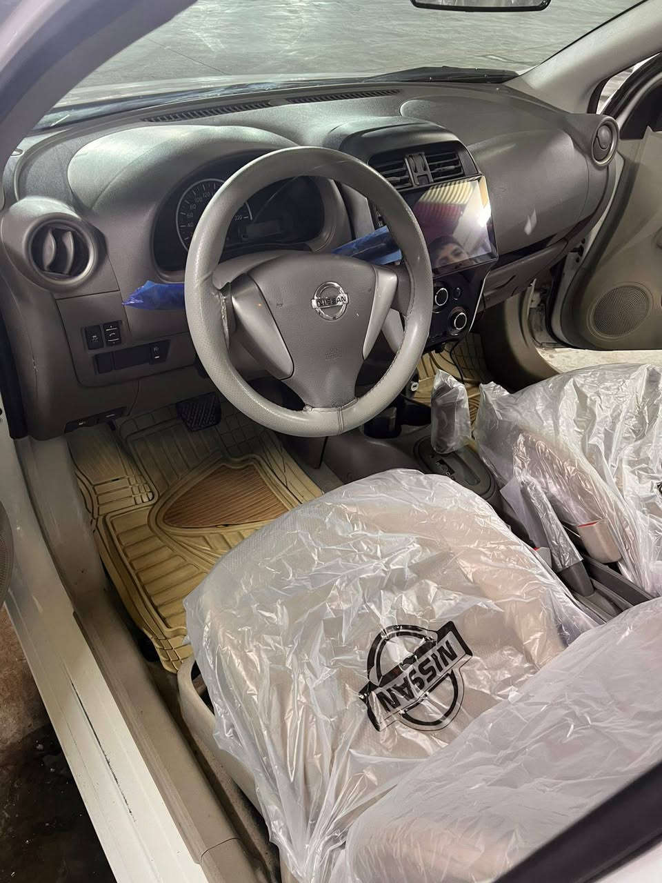 سلام عليكم سني هندي ام بليته زرك سياره ماشيه قليل مكينه كير تبريد صدر كله مكفول تخم  تاير جديد باتري جديد منضومه زنون سياره بيها جاملغ ايمن وايسر مبدلت جاماليه فقط قديمات بيهن بارد محلو راقم بغداد باسمي تحويل ثاني راقم جديد سنويه 30 سعر 100 وبيها مجال قليل مكاني بغداد سونار موجود راقمي ***********
