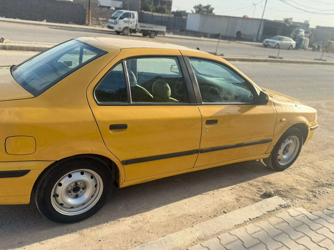 سلام عليكم سياره سمد ٢٠١٢ سياره خير من الله مكينه جديده تبريد شغل تخم تايرات جديده سياره حلوه صدر جديد بيه مبدال بيه جاملغ امامي فقط بدون دواخل سعر ٣٨وبيه مجال رقم ***********
