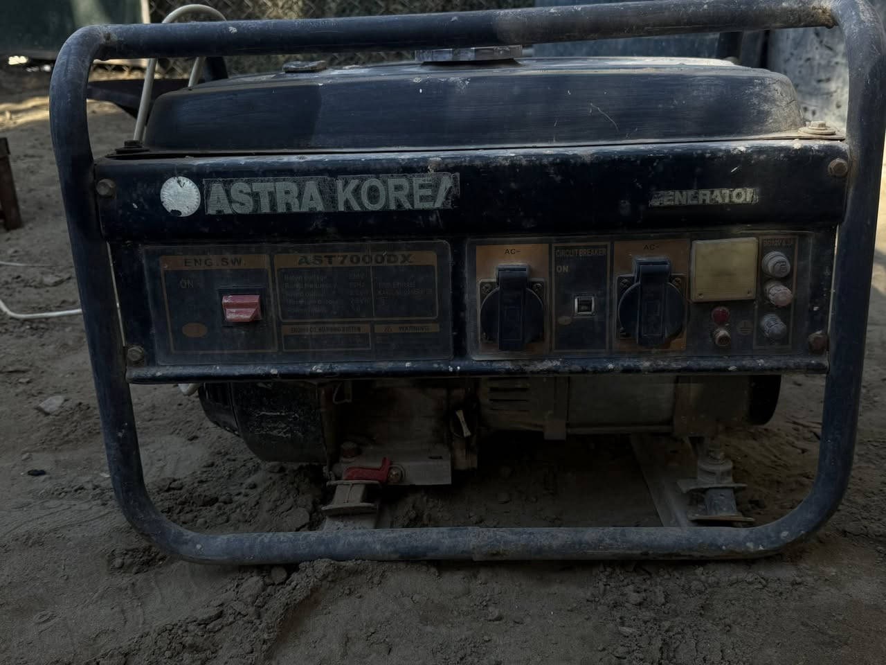 سلام عليكم مولده للبيع نضيفه ١٠ أمبير نوع استرا شغاله
المكان بغداد
السعر ١٠٠ الف وبيه مجال 
للاستفسار ***********
