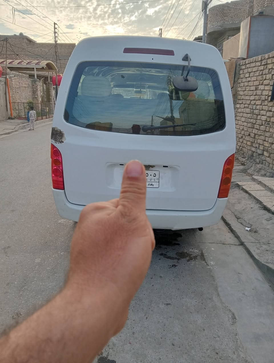 سلام عليكم جنبي 14ستلام 18كفاله من الضربة والصبغ ما عدا الجنطه بيها صبغ صدر امامي خلفي جديد تخم تاير جديد كير مكينه مكفولات عنوان بغداد الرقم ***********
