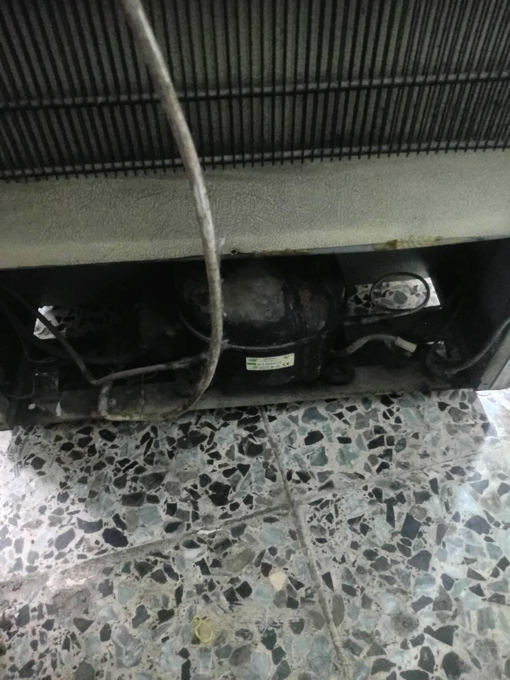 بغداد اعظمية شارع سهام المتولي بيهه زنجار من صفحه وبين البابين مثل مموضحهه بلصوره