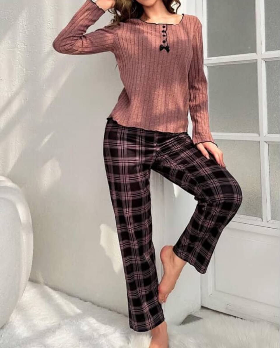 متوفر ملابس شي ان نسائيه تراكات دشاديش فساتين لانجريات وخامه كلش حلوه وقطع حلوه الي حاب يستفسر ع هاذ الرقم  (***********) واتساب
