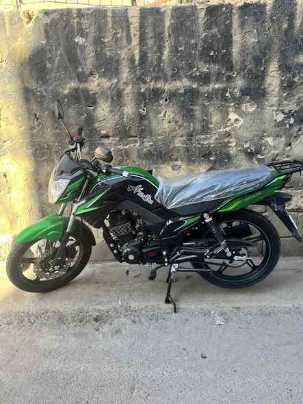 موطور هيوشه  موديل 2025 بعده مامشي  سعره مليون ونص بيه مجال   مكان رمادي هاذ رقمي ***********
