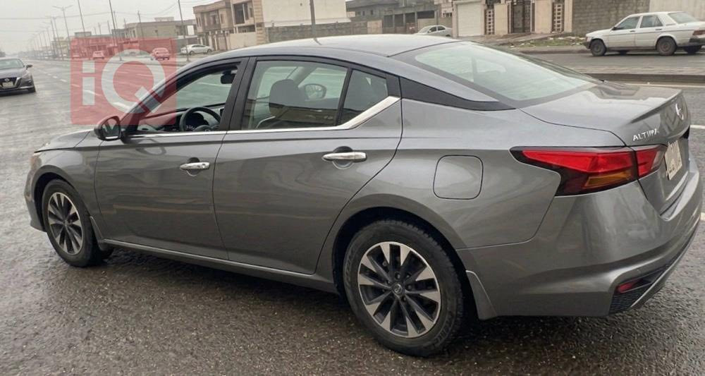 التيما 2019 sv بلس 

فول فول مواصفات  السعر 120$

*********** واتساب

بيها 3 قطع ومكانين على شبر شبرين انطيك ياه 4 قطع 
شواصي سليمة شرط مابي 

سيارة نظيفة 
ماشية 140 الف 
عليها ادامة 
محرك كير تبريد شرط
سيارة جاهزة من كل النواحي
السونار وصورة الضرر مرفق مع المنشور

 مانع الانزلاق
 رادار
 نظام تنبيه السائق
 التحكم على المنحدرات
 حساسات ضغط الإطارات
 مستشعر وقوف (حساسات خلفية/أمامية)
 كاميرا خلفية
ABS    
 مراقبة النقطة العمياء
 نظام مانع السرقة
AWD
 فتحة سقف
 مصابيح زينون أمامية
 الضوء العالي التلقائي
 مرايا جانبية كهربائية
 المواصفات الداخلية والراحة:
 بصمة ونظام المفتاح الذكي
 التشغيل عن بعد
 مقاعد كهربائية
 تدفئة المقاعد
 تدفئة مقود القيادة
 مثبت السرعة
 شاشة
 أبل كاربلاي

مكانها الموصل
