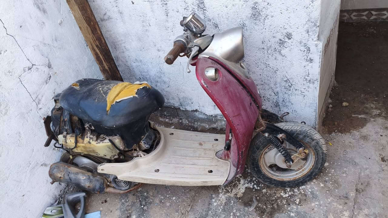 سلام عليكم ذبانه عبد الحليم نكره وحده تشتغل عوزه بس تانكي بانزين مزروف تانكي ماله 150 وبيه مجال ***********
