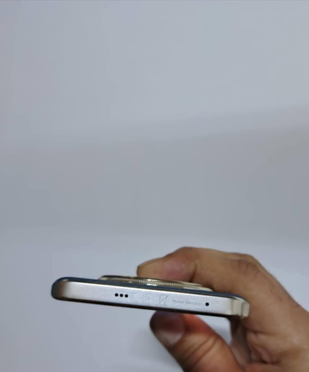 السلام عليكم غني عن التعريف 
عملاق ريلمي 13برو بلس ملك التصوير 
مستخدم نضيف لوك مكفول
كامرات سوني 50+50+50 بتقريب حقيقي 120X
رام12 ذاكره 512
معالج سناب دراكون 7sgen2 
باتري5200 بقدرة شحن 80واط 
شاشه امولد منحنيه 
صوت ستيريو سبيكر 
اندرويد 15 واجهة ريلمي UI6
السعر400 وبي مجال شي قليل مكاني موصل جانب ايسر 
شراي راسلني *********** وتساب موجود
