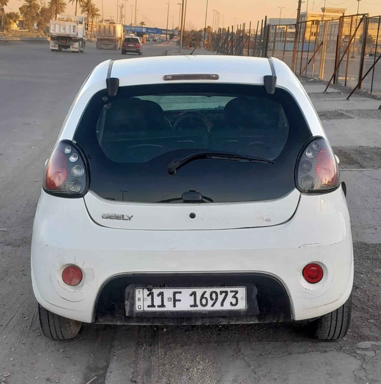 السلام عليكم 
للبيع باندا . موديل ٢٠١٢ . رقم بغداد انكليزي سنوية جديدة . كير ومكينة مكفولات بلاديات . مكفولة من الحادث . بيها صبغ مكانات قليله . شاشة أندرويد . صدر نظيف . ما ناقصها شي 
السعر ٤٨$ ورقه وبيها مجال للشراي 
العنوان بغداد الجديدة 
***********
