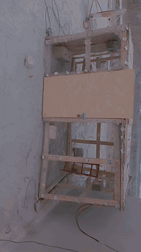 قفص خسب  كلش  حلو تصميمه. وبي اناره ومراجيح وبسوت لطيور الحب والكوكتيل...