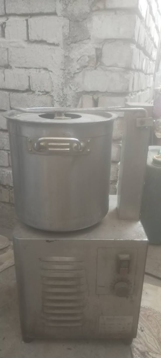 للبيع شغاله مداخله تصليح سعرها ٢٠٠ وبيها مجال مكان حي اور هات***********
