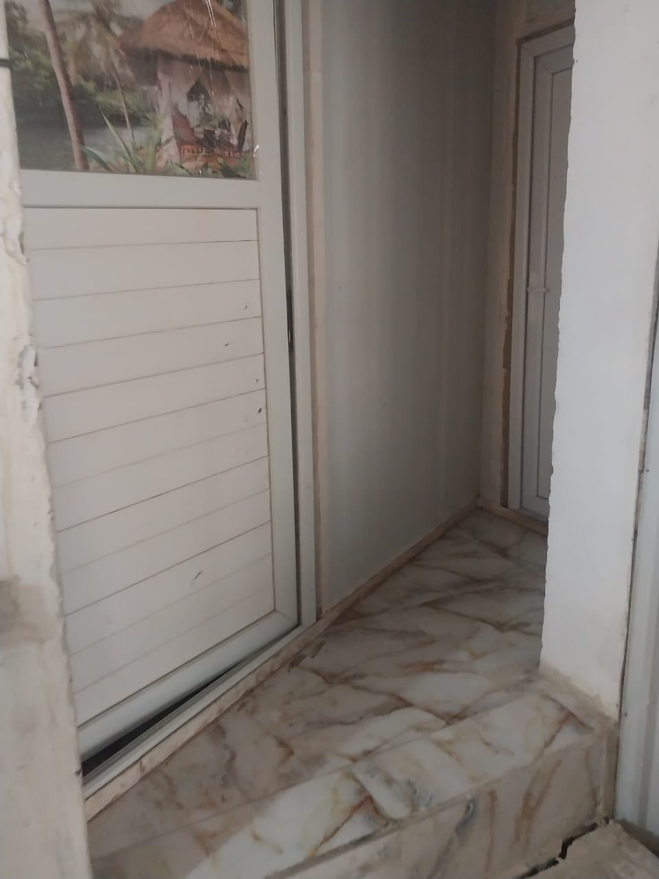 السلام عليكم بيت مساحته 150 الصوب الصغير قرب حسينية الامام المهدي عج مطلوب مبادره 68 التسديد الشهري 280 بناء البيت متوسط طابوك اصفر وعكاده يحتوي على غرفتين وصاله ومطبخ وبراني والطابق الثاني غرفه وصاله البيت مرمم وجاهز للسكن الاستفسار مراسلة الصفحه او الاتصال ***********
