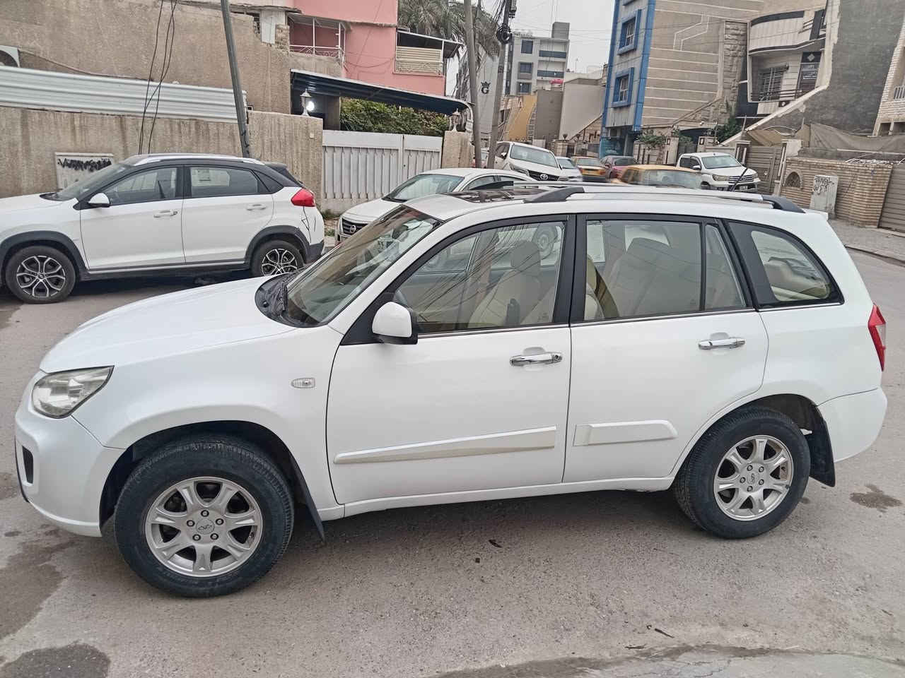 السلام عليكم للبيع شيري تيكو موديل 2013محرك 1800 كير كهربائي 
 سياره جديده جدا مكفوله كفاله عامه سياره على وضع الشركة سياره بأسمي رقم انكليزي هزه جديد سنويه 2030 تحويل مباشر
ماشيه 123حقيقي
سعرها 72 وبي مجال 
العنوان بغداد الاعظمية
*********** شراي يتصل
