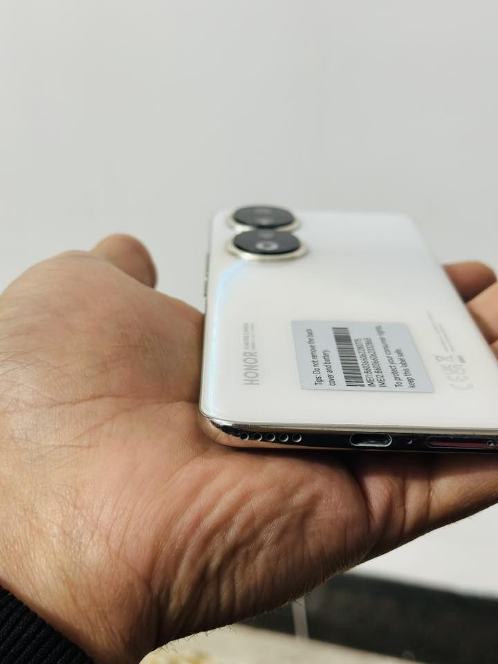 HONOR 90
الذاكرة 512GB

الرام 7 +12GB

المعالج  Snapdragon 7 Gen1

شاشة عملاقة سوبر اموليد
 
شاشة 120 هيرتز

بصمة بالشاشة 

كاميرا 200 ميكا بكسل

بطارية 5000mAh

سعر 340,000


**إذا كنت صاحب هذا الإعلان وتريد حذفه لأي سبب، رجاءا أرسل رسالة إلى الدعم الفني**