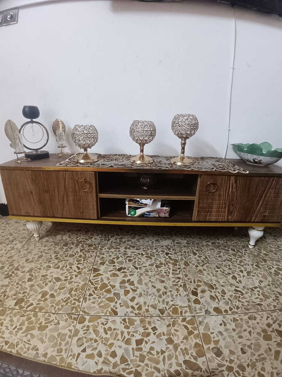 السلام عليكم ميز ابلازمه للبيع السعر ٣٥الف العنوان الغزالية شارع جامع المهاجرين مقابيل الدفاع المدني هاتف ***********

