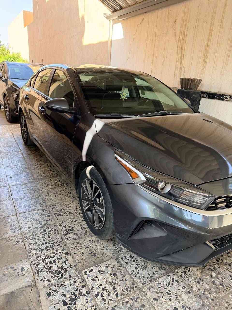 السلام وعليكم سياره فورتي موديل 2023 حادث من امريكا فقط دعاميه الاماميه واكعه وصاير حادث في بغداد نص بنيد صبغ نص جاملغ  الايسر الامامي والخلفي مصبوغ 
بدون ايرباك 
مكينه وكير كفاله عامه 
تبريد ايضا كفاله 
السعر 147 وبيها مجال بسيط للشراي 
تحويل مباشر السياره رقم بغداد 
مكان السياره في الاعظميه 
***********
