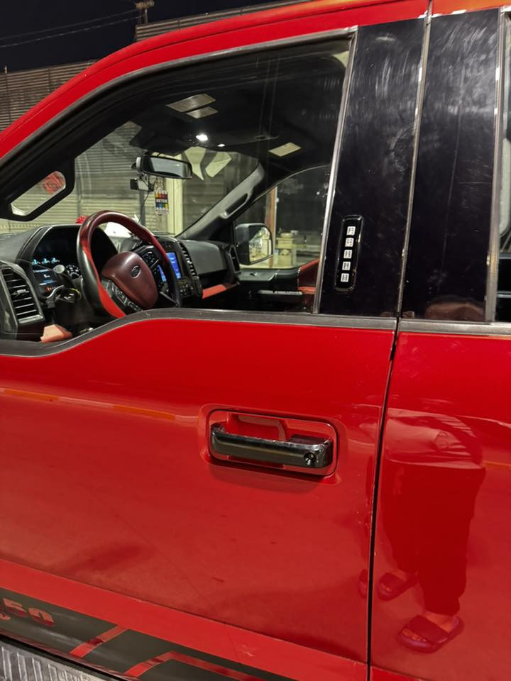 السلام عليكم….
فورد F150 وارد امريكي اربيل 

مواصفات معروفه 

شاشه كبيرة هناد بصمه

محرك 3500تيربو 
السعر 220
مكان بغداد الغزالية او العامرية

***********
