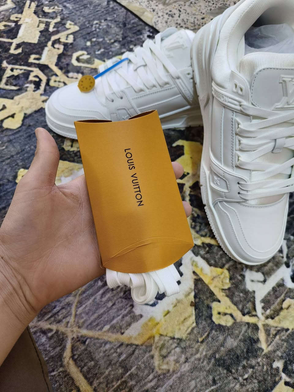 السلام عليكم
حذاء رياضي رجالي ماركه لويس فويتون الحذاء ماركه اصلي ما ملبوس والماركه معروفه القياس 44

اعلئ سعر ابيع يوجد توصيل بغداد فقط 

اكرر اعلئ سعر ابيع


**إذا كنت صاحب هذا الإعلان وتريد حذفه لأي سبب، رجاءا أرسل رسالة إلى الدعم الفني**