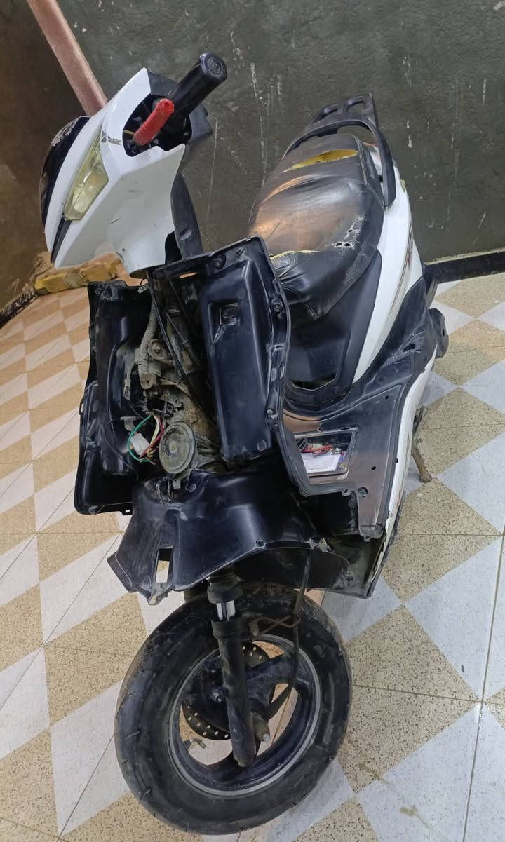 السلام عليكم دراجه للبيع كلشي شغال سلف لايت هورن كفرات موجوده السعر خاص


**إذا كنت صاحب هذا الإعلان وتريد حذفه لأي سبب، رجاءا أرسل رسالة إلى الدعم الفني**