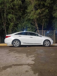 سوناتا 2011 خليجي مضلع بيه صبغ باب الصدر سياره نضيفه 4 سلندر محرك 2400...