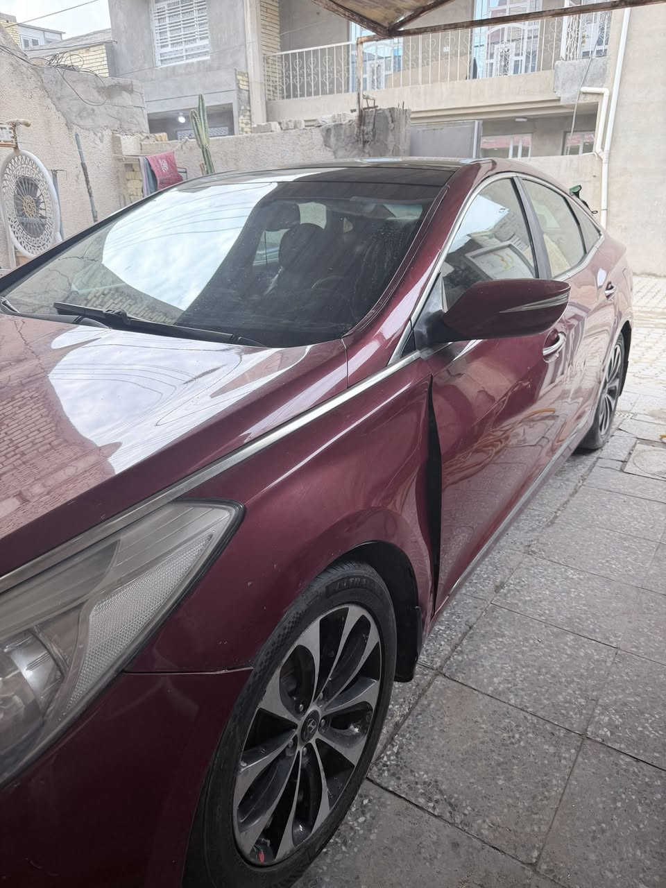 ازيرا 2013 وارد خليجي
رقم سليمانيه 
سونار موضح بالصور صبغ باب وجاملغ خلفي
وجاملغ امامي موضح بالصور فول مواصفات بيها نضوح بالمكينه مكان السياره بغداد المشتل السعر 100 وبيها مجال قليل ***********
