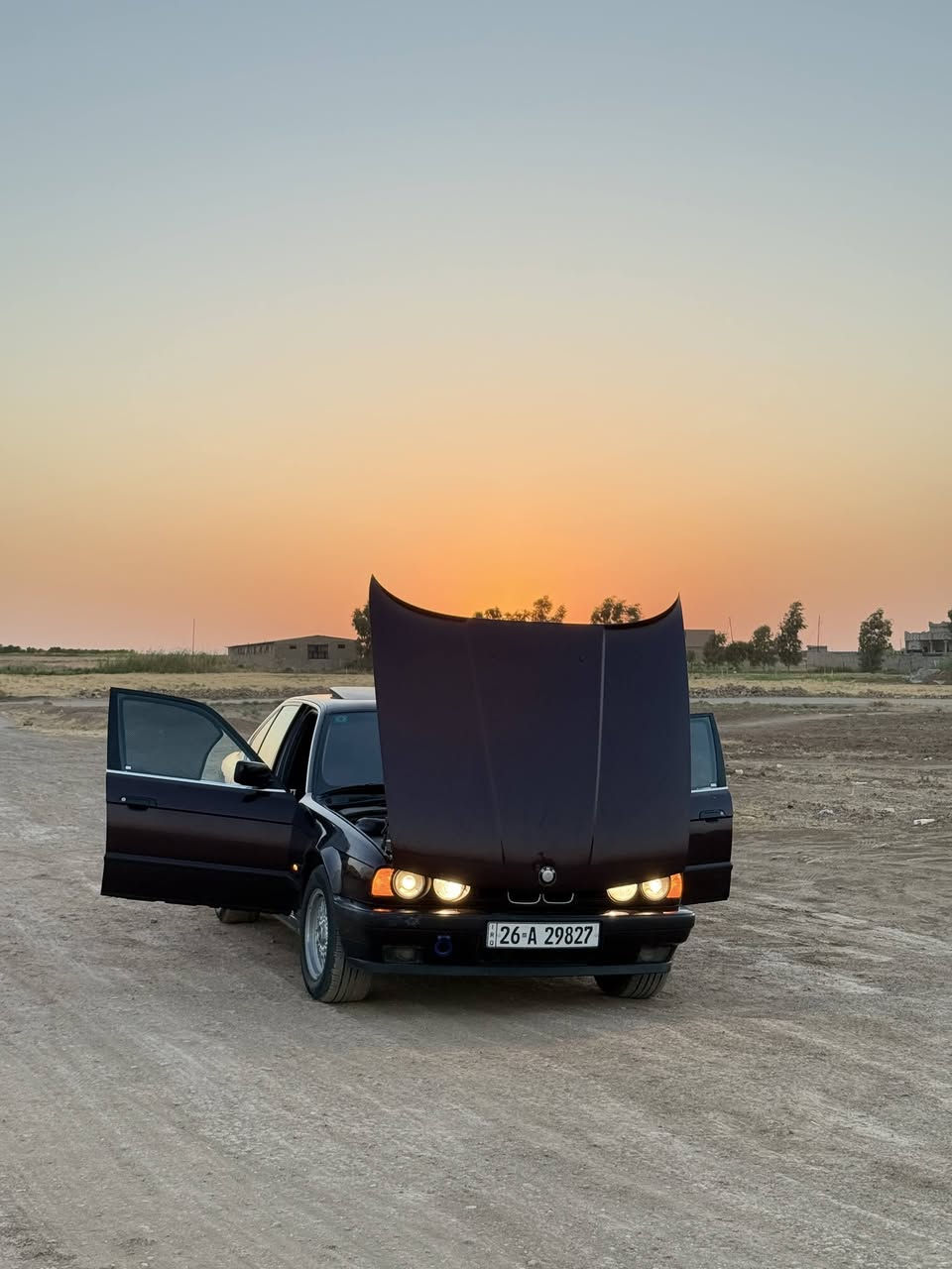 السلام عليكم ورحمة الله وبركاته. 

للبيع. 
سيارة BMW. 
موديل ال1994.
سنوية. شرعي موجود. 
السعر 70. للتفاصيل 
***********
