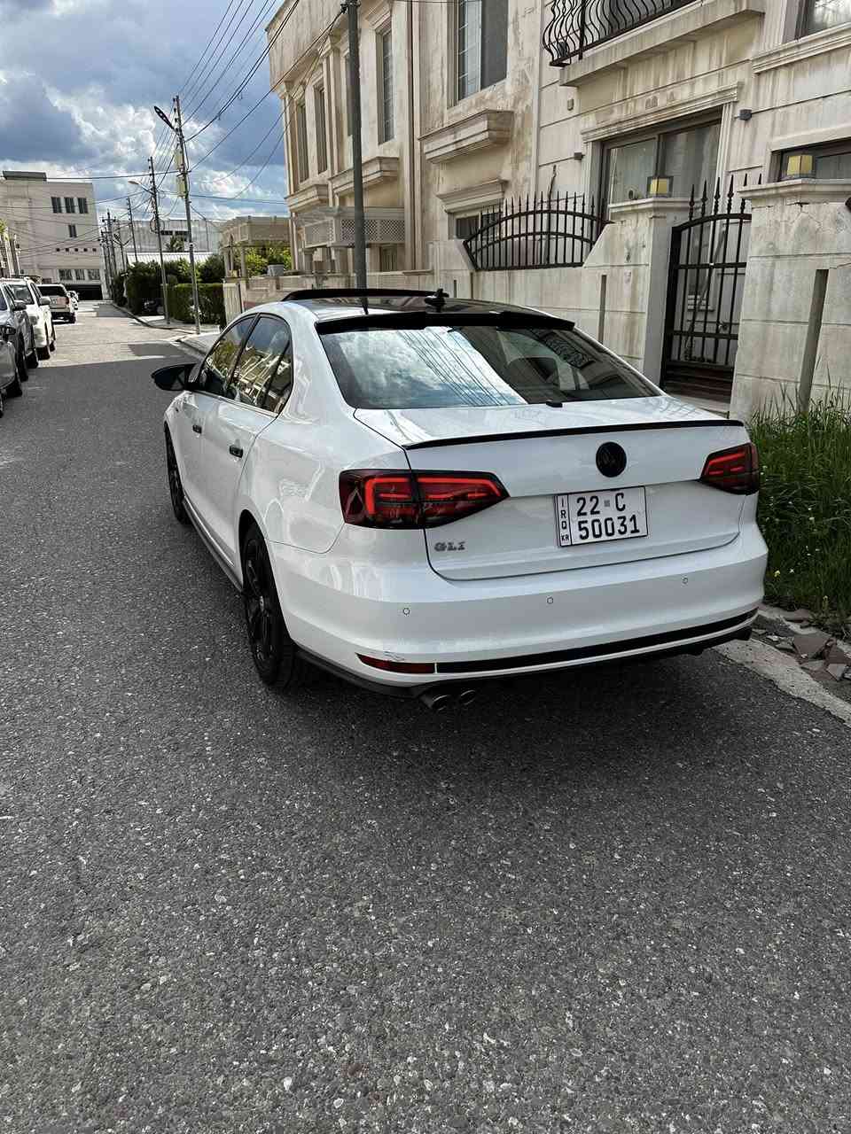 السلام عليكم جيتا GLI 2017 فول فول مواصفات فقط گير عادي محرك 18 توربو گير ومحرك بشرط السيارة جاهزه نقص برغي مابيهه صبغ بيهه قطعتيين صبغ و2 كلير تخم تاير جديد واتربم جديد باتري جديد صدرهه كله جديد السيارة بسمي مكاني اربيل ***********  السعر 125 وبيهه مجال
