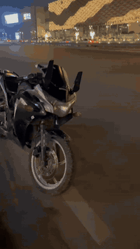 السلام عليكم
Cbr 250cc ياباني نوزل 2013 مكفوله كفاله عامة الدراجة خير من الله نكره بكل وقت

اي نقص مابيها صالصنه رياضي مري H2 

تشغيله الدراجة موجودة بلفيديو الدراجة خير من الله
السعر مليون و200 وبيها مجال 
رقمي بي واتساب فقط ***********
