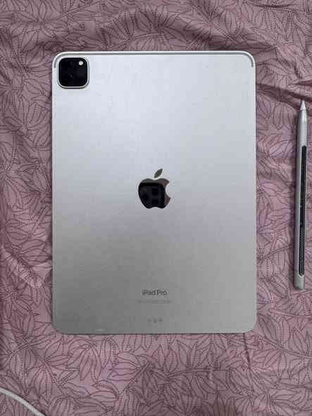 IPad Pro M2 (4th gen)
iPad pro M2 (4th gen)

لون ابيض 128GB

مع قلم Tp9

و كفر greenlion

وجميع ملحقاته

للتواصل واتساب ***********
