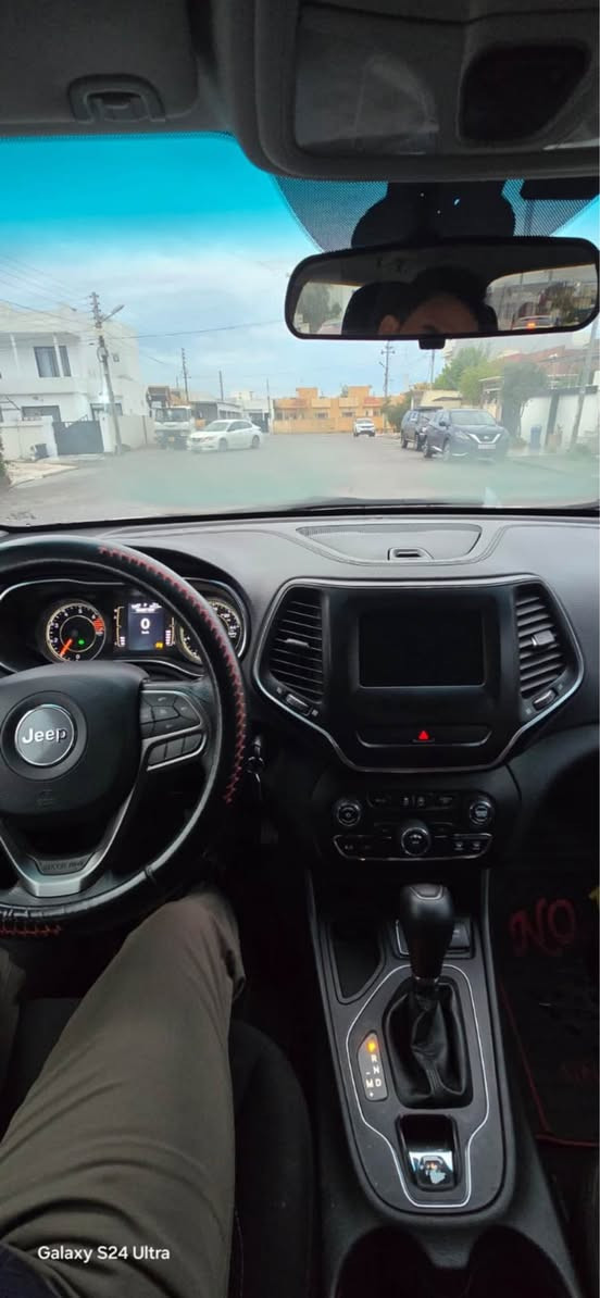 جيب چيروكي  ٢٠١٩
سپي به فري نمونه له جواني 
2پارجچه ي صبوغه بونيت .چاملغ 
بي ارباگ . بي ناو گرتن به شه رت 
١٣٠ هه زار مايل روسشتيه 
گير و مه كينه دارو به ردي به شه رت 
به ناو كردن و غه رامه ي به شه رت 
سه ياره كه ئي مه عره ز نيه 
سعر : ١٥٠ وه ره قه و معامله 
٢٢ وه ره قه ي غه رامه له سه ره 
*********** أربيل, العراق
