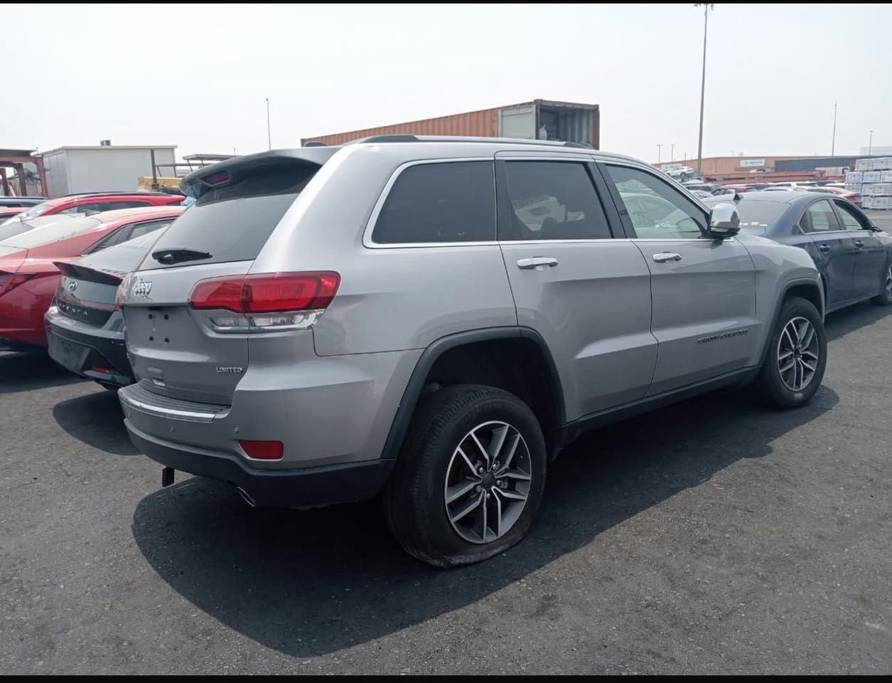 جيب موديل ٢٠٢١ لمتد
حادثها باب السايق وجامرلوخ
مواصفات السياره
فتحه         
كير موس
كشنات جلد
شاشه جبيره
جنطه كهرباء
رقم بغداد.   ***********
