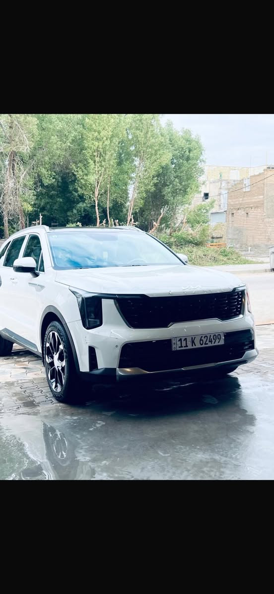 سلام عليكم شباب عندي كيا سورنتو موديل 2025ماشيه حالين راح أطب بل 12 الف 
موصفات السيارة 
بنوراما 
داتا شو 
دبل كامرة 
6سلندر 
حساسة 360 درجه 
بردات خلفيه 
سبعه راكب 
كشنات كهرباء 
ملاحظه بيه رصعه اقل من نص سانتيم وسحبته بيدار جوه قبق البانزين رقم بغداد بسمي 
السعر 335$
اتصال على الرقم ***********
