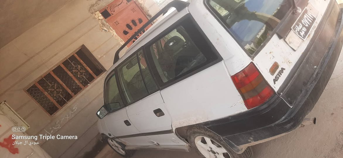 السلام عليكم
مكلف بالنشر سيارة استره استيشن منفيس 
محرك وكير لا تنقيص ولا تبخير 
تواير جدد جامه أماميه جديده 
السعر 15 وبيه مجال رقم صاحب السياره ***********
