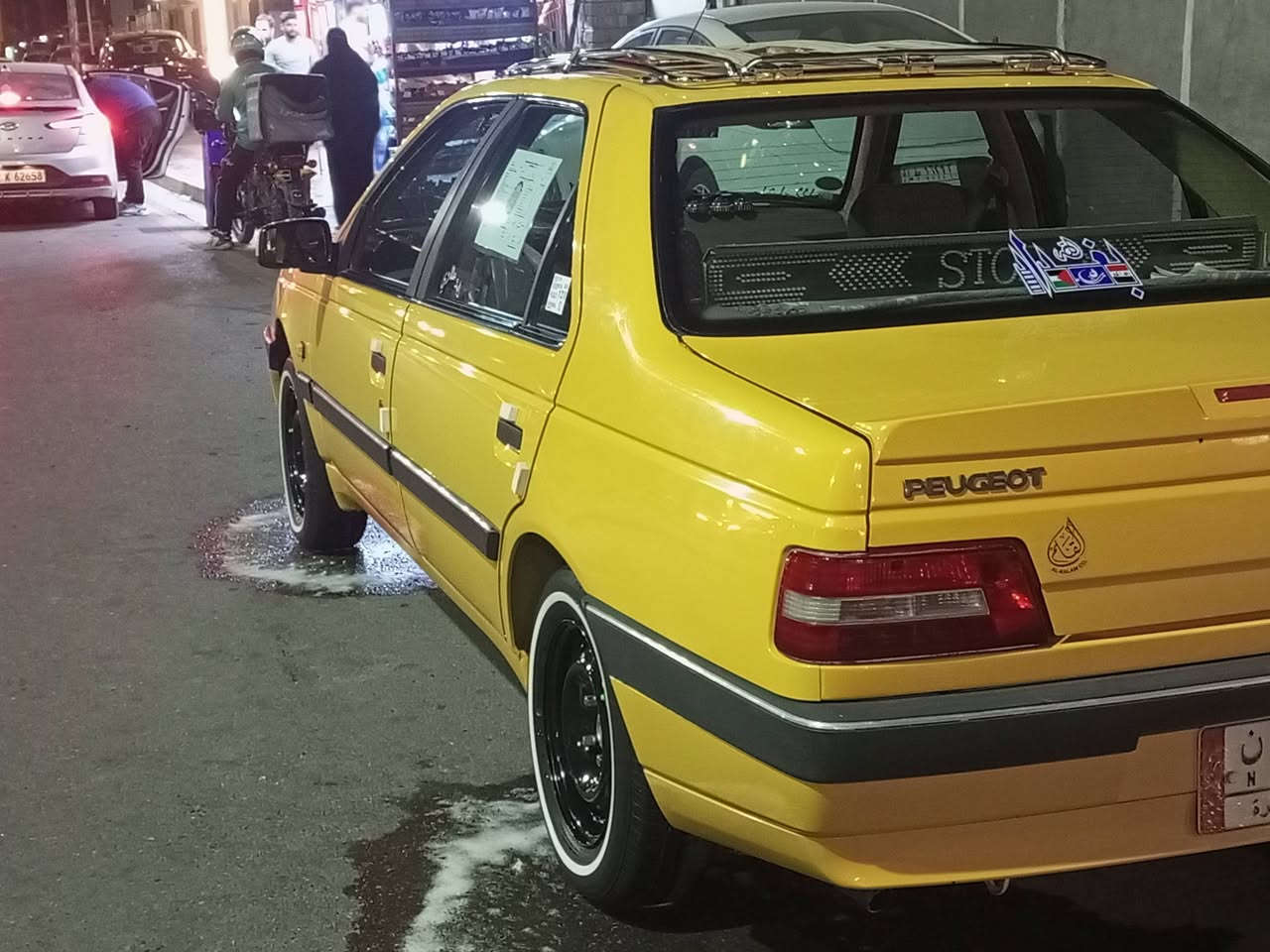 السلام عليكم لميس 16السيارة جديده بيها صبغ شبر بين الباب الامامي والخلفي من جوى  التريشه       السعر المطلوب ب55وبيها مجال مكان السيارة بغداد الكريعات رقم الهاتف ***********
