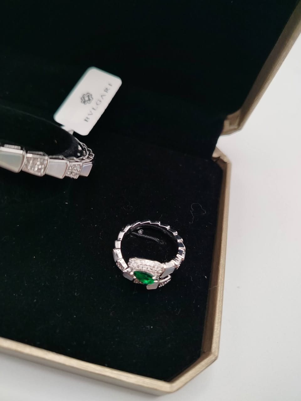 سوار ومحبس ماركة بولكاري مع الملحقات يوجد توصيل


**إذا كنت صاحب هذا الإعلان وتريد حذفه لأي سبب، رجاءا أرسل رسالة إلى الدعم الفني**