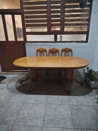 حبايب عندي هاذ الميز نضيف نقص 5 كراسي الاستفسار / الرقم لاول 075103435...