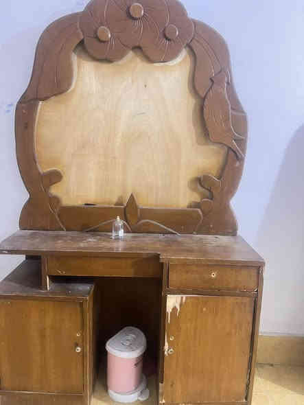 غرفة نوم مستخدمه +كنتور طابقين السعر 250وبيهن مجال للاستفسار الاتصال على.           

***********
مكاني نجف
