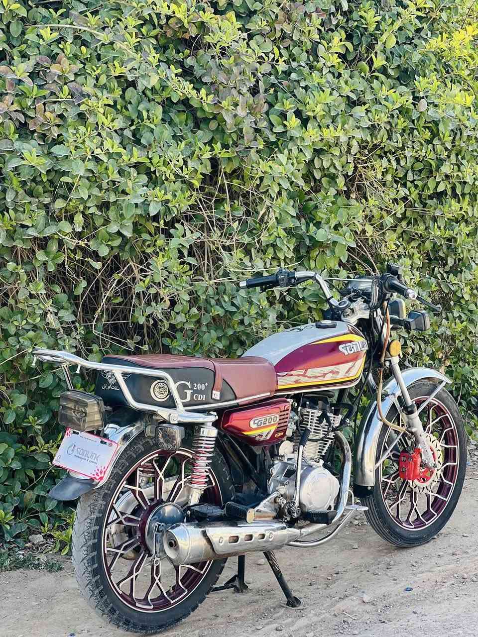 سيفان موديل 2024 لو ماروني دراجة كفالة عامة نقص بس الايت العالي الباقي كلة مكفول وشغال مكينة مكفولة اوراق وحدة كارتونية دراجة ع وضع البلاد مكاني شهربان جسر عوني هـ  *********** 
سعر 700 وبيها مجال للشراي 
مو شراي لا تراسل ولتنطي سعر من يمك خوش
