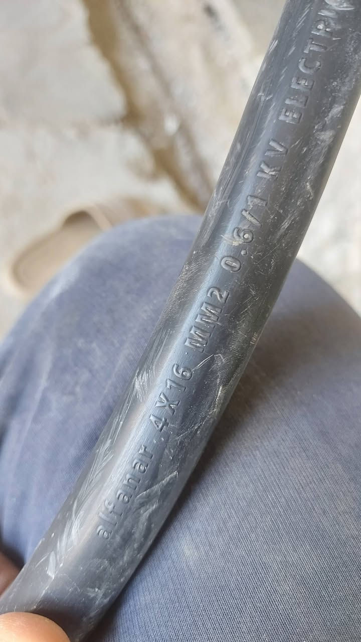 كيبل الفنار السعودي الأصلي ٤×١٦
٣ متر و٦٠ سم ( المتر ب١٥ الف ) بالسوك ب١٧ و ١٨ المتر 
 السماوة حي الحكم الشراي خاص


**إذا كنت صاحب هذا الإعلان وتريد حذفه لأي سبب، رجاءا أرسل رسالة إلى الدعم الفني**