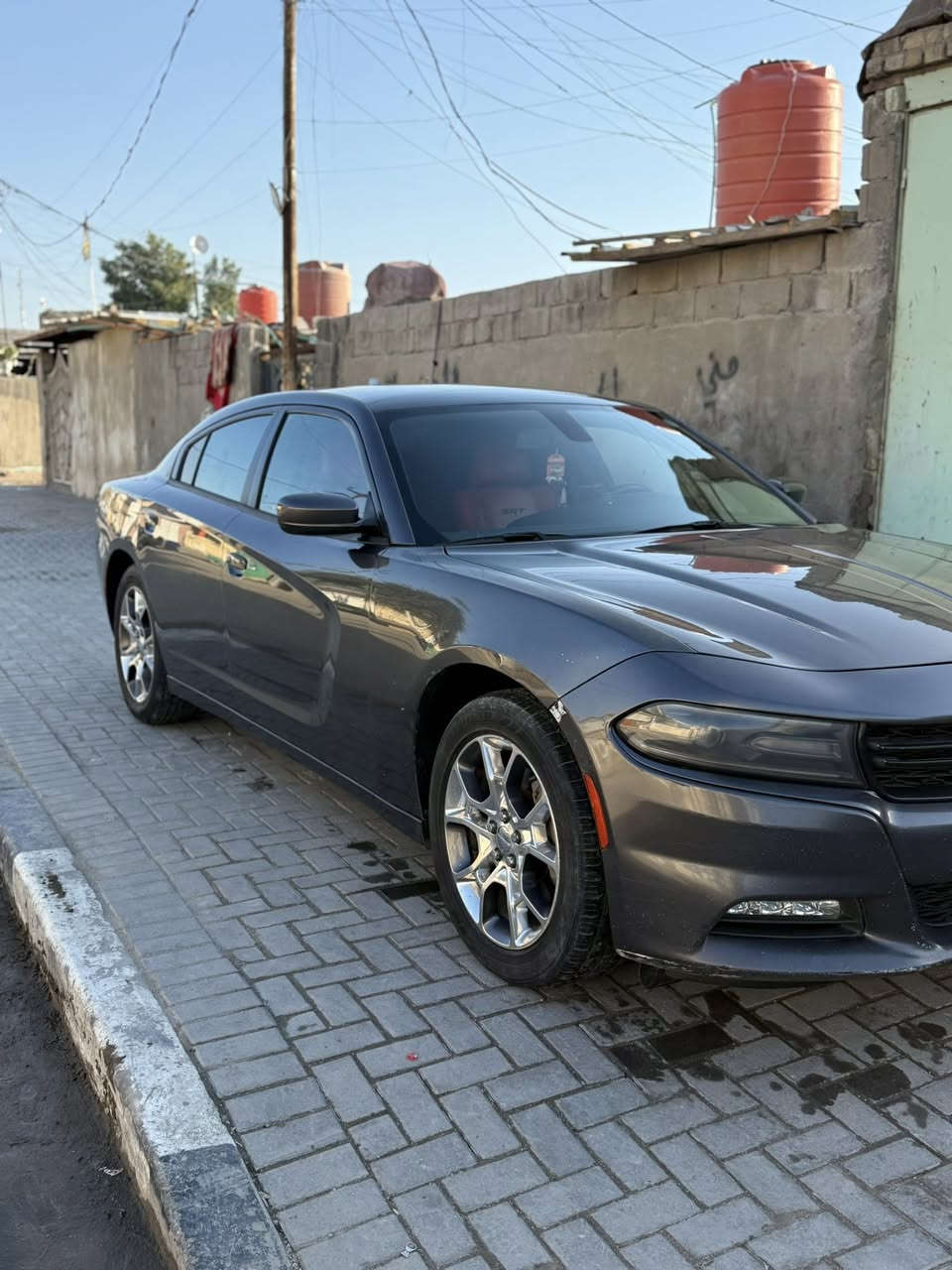 سلام عليكم جارجر 2017 
مكينه 3600  حادث من امريكا بنيد وجاملغ معدلات بارد شوف العين وبيها بارد بلحاف مال جاملغ الخلفي فقط بقيه السياره كفاله كير ومكينه خير من الله سياره نص فول حلوه وجاهزه 
سياره استعمال شخصي ما مشتغله خط ابد السياره ابسمي سنويه 
لل 2031 ولهزه نفس الشي رقمها اربيل 
سعر السياره 195 وبيها مجال قليل حك جيه الرقم
(***********) ابو عباس
