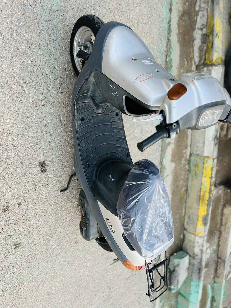 دراجه بتره 600 الدراجه شهرين من طالعه من الحاويه الدراجه كله شغاله وكله ابلاد حته الوصل مال الحويه مالته موجود الدراجه شلعه ومشي  ناصريه مركز (مكلف بل نشر ) الشراي يتصل ***********
