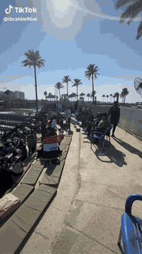 🎓 موسم حفلات التخرج بلّش!
وكثير من العوائل يحبون يروحون ويشاركون أولادهم الفرحة… بس ميكدرون يطلعون ويه باصات الطلاب.

🚐 لذلك وفرنالكُم ستاركسات مريحة ونظيفة للذهاب إلى حفلات التخرج للأهالي والعوائل فقط.

✨ حجوزات يومية – أسعار مناسبة – خدمة راقية
وكلشي جاهز حتى توصلون بوقتكم وبأمان.

📞 للحجز والاستفسار: راسل الصفحة أو اتصل على الرقم:***********
