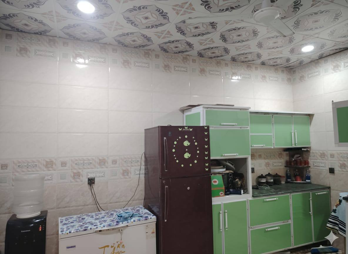 البيت للبيع با الكادميه المساحه 100م كونكريت مسلح طابقين
يحتوي الطابق الأول علا صاله و مطبخ و براني وصحيات خارجية و داخليه 
يحتوي الطابق الثاني علا غرفتين نوم و صاله و مجمع صيحات اللاستفسار مراجعة مكتب سلام الجبوري الاتصال ***********
