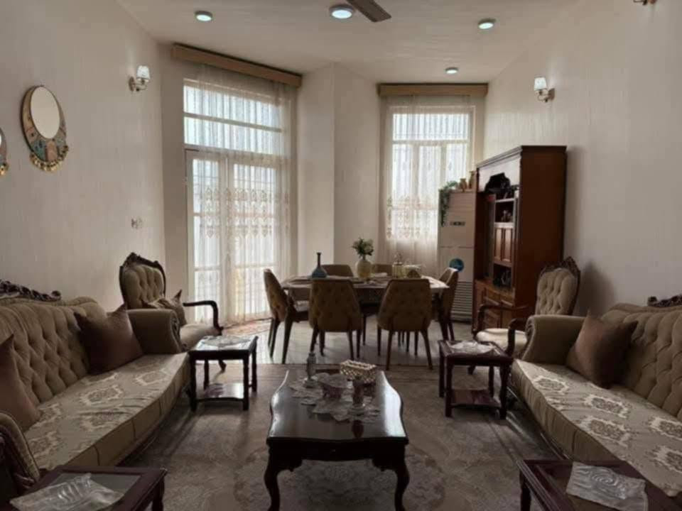 🏠 / دار للبيع مساحه ٢٠٢.٥ م طابو صرف
واجهه ٩ م / نزال ٢٢.٥ م 

🧱 بناء حديث درجه أولى 

الطابق الاول / مطبخ . أستقبال . هول . غرفه . مجمع صحيات . كراج . صحيات 

الطابق الثاني / ٣ غرف . هول . مجمع صحيات 

🌍 الموقع / الضباط الأولى قرب مدرسة الحله 

للأستفسار أكثر مراجعة مكتب 
#عقارات_أراضي_بابل_الخضراء للمقاولات العامه والتصاميم الهندسية 
شارع ٦٠ .. عمود ٣٠٠ .. مقابل أستدارة علي بقلي 
الشيخ حازم 
وسام محمد 
أبو حيدر / ***********
