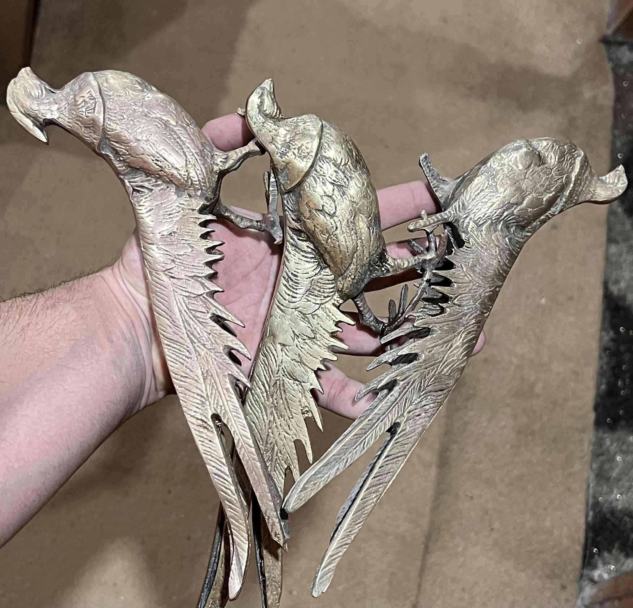 السلام عليكم 

نحاسيات قديمة
ابيع شلع
8 قطع

***********
